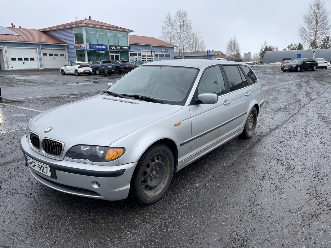BMW 320 iA touring, vm. 2002, 240 tkm (1 / 6)
