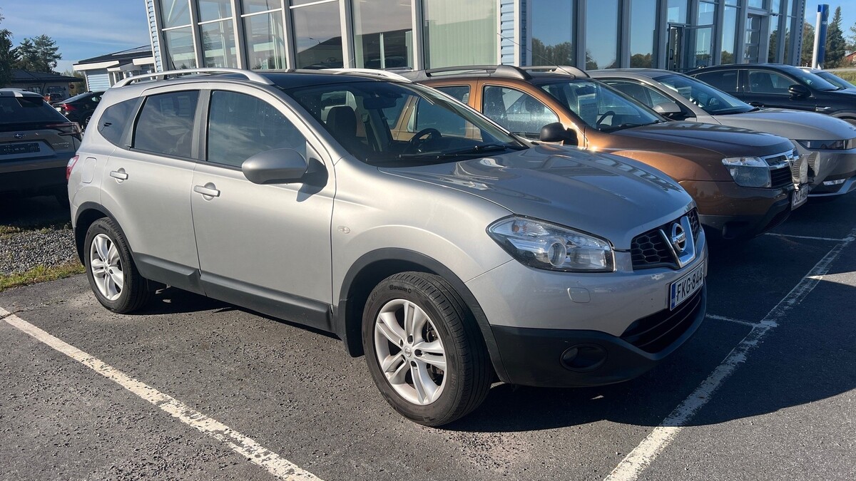 Nissan Qashqai+2 1,6L Stop / Start System Acenta 2WD 5M/T, vm. 2012, 225 tkm (1 / 3)