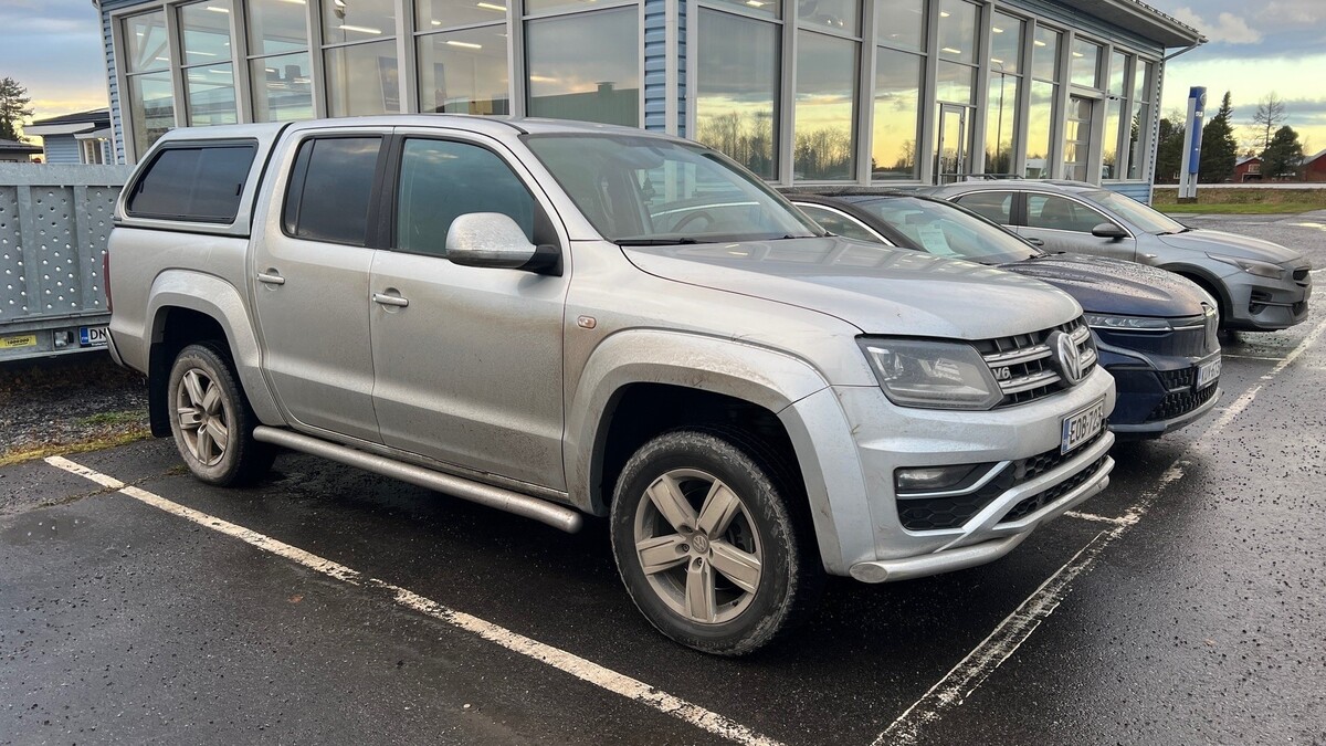 Volkswagen Amarok DC Highline 3,0 TDI 150kW 4MOTION 3080kg ilman takaistuimia, vm. 2017, 212 tkm (1 / 2)