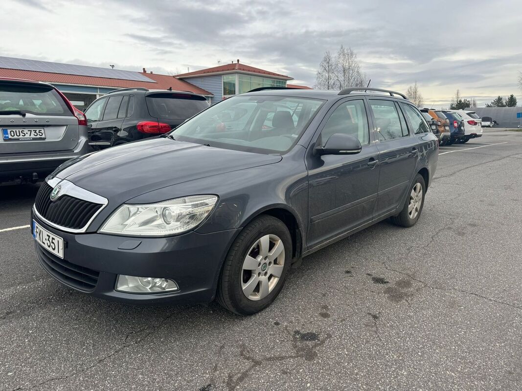 Skoda Octavia Combi 1,6 TDI Elegance DSG Autom., vm. 2011, 320 tkm (1 / 2)