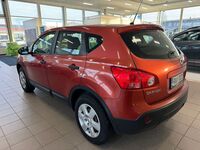 Nissan Qashqai 1,6 Visia 5MT 4x2, vm. 2008, 200 tkm (2 / 5)