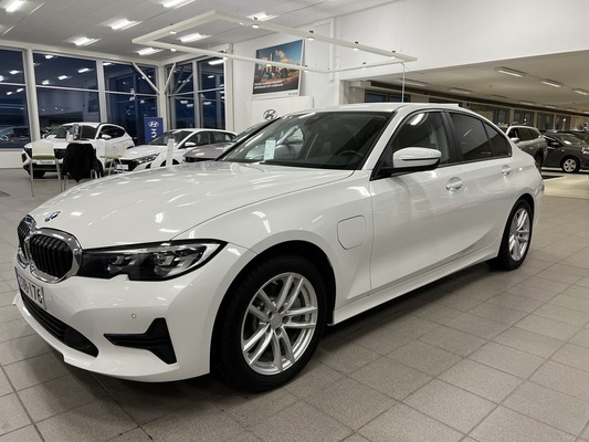 BMW 330 G20 Sedan 330e A Charged Edition **SUOMI-AUTO,1-OM,NAVI**, vm. 2020, 79 tkm